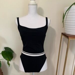 La Blanca Black & White Single Stripe One Piece Swimsuit sz 12